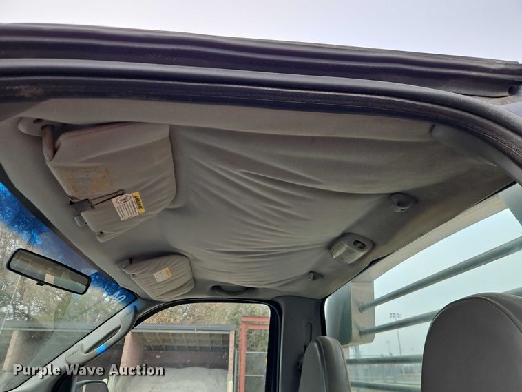 image for item EO4890 2004 Ford F350 Super Duty XL flatbed pickup truck