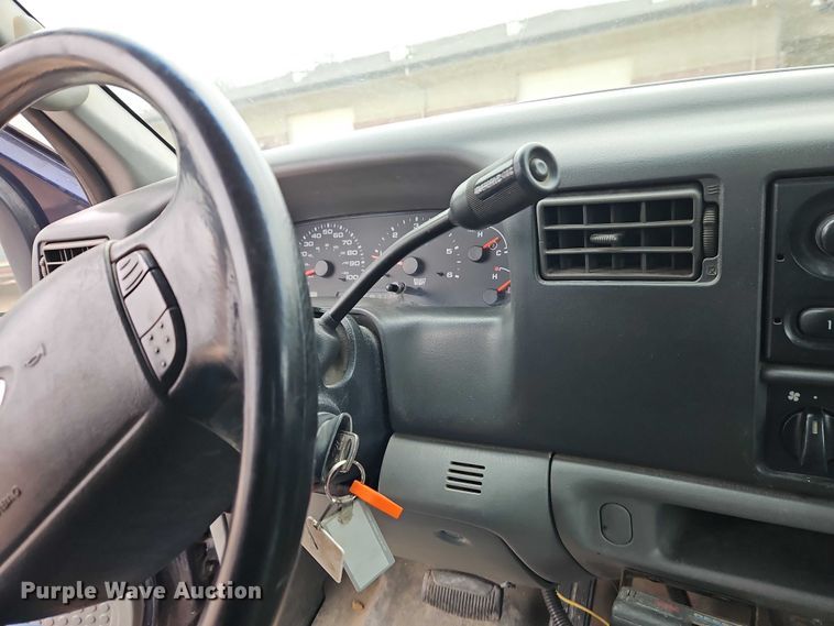 image for item EO4890 2004 Ford F350 Super Duty XL flatbed pickup truck