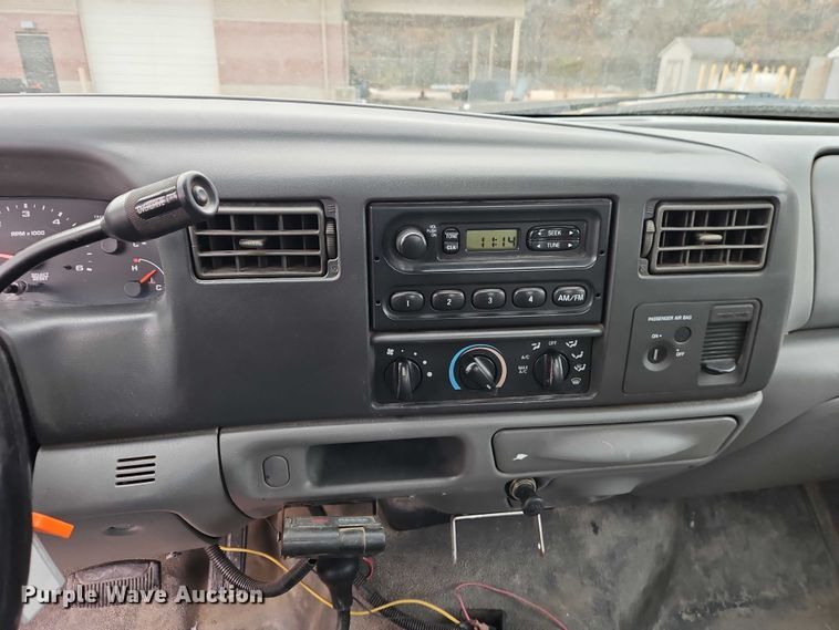 image for item EO4890 2004 Ford F350 Super Duty XL flatbed pickup truck