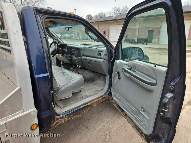 image for item EO4890 2004 Ford F350 Super Duty XL flatbed pickup truck