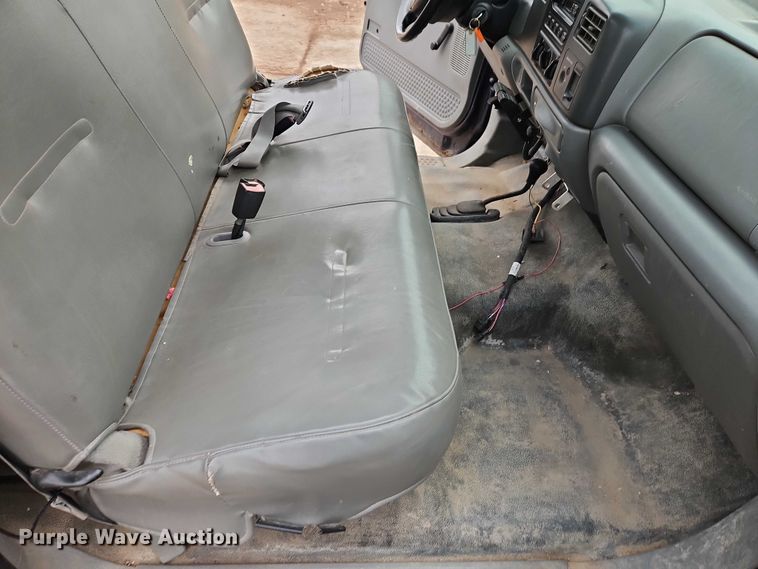 image for item EO4890 2004 Ford F350 Super Duty XL flatbed pickup truck