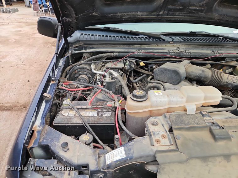 image for item EO4890 2004 Ford F350 Super Duty XL flatbed pickup truck