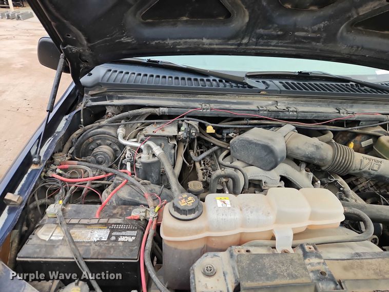 image for item EO4890 2004 Ford F350 Super Duty XL flatbed pickup truck