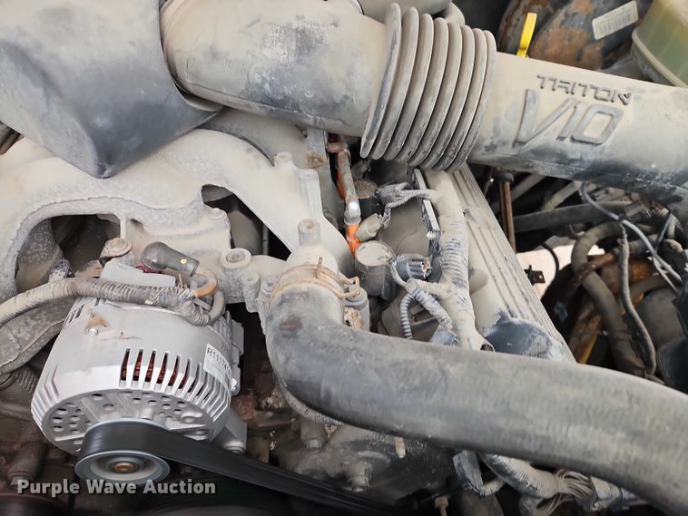 image for item EO4890 2004 Ford F350 Super Duty XL flatbed pickup truck