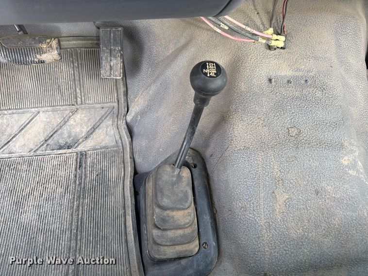 image for item EP2745 1994 Ford F250 utility bed pickup truck