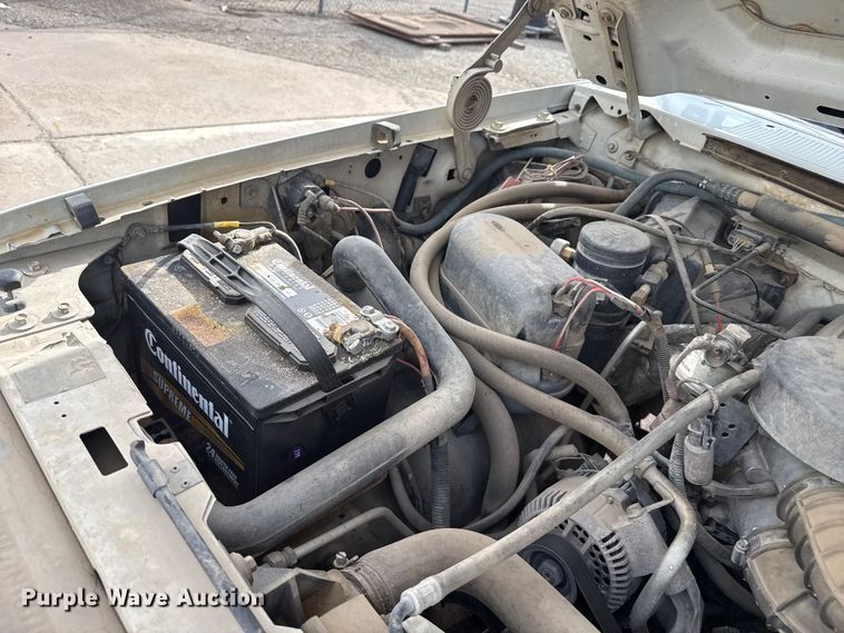 image for item EP2745 1994 Ford F250 utility bed pickup truck