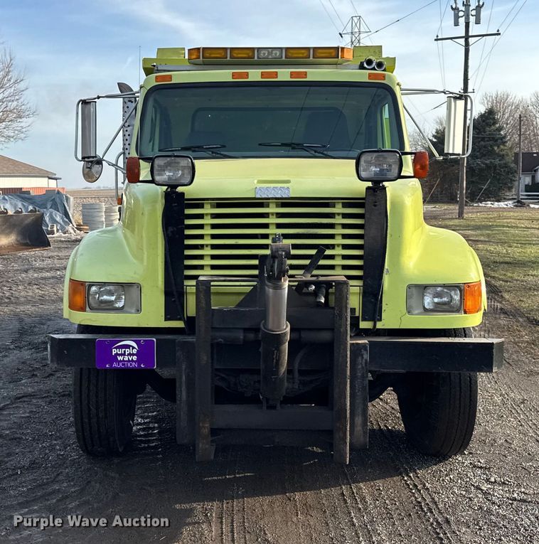 image for item ER0364 1999 International 4900 dump truck