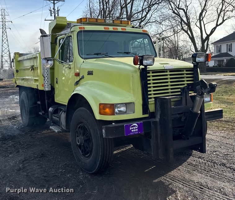 image for item ER0364 1999 International 4900 dump truck