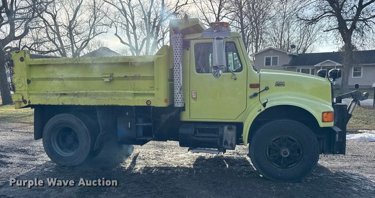 image for item ER0364 1999 International 4900 dump truck