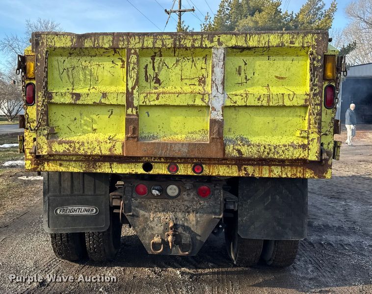 image for item ER0364 1999 International 4900 dump truck