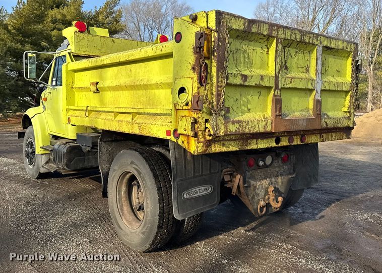 image for item ER0364 1999 International 4900 dump truck