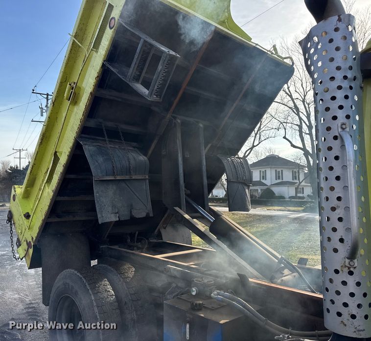 image for item ER0364 1999 International 4900 dump truck