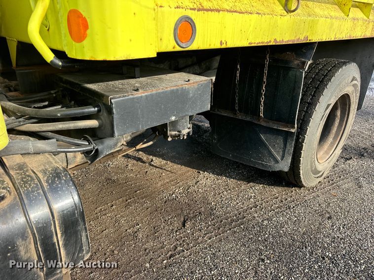 image for item ER0364 1999 International 4900 dump truck