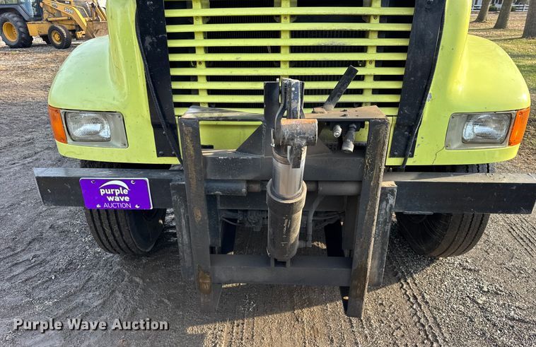 image for item ER0364 1999 International 4900 dump truck