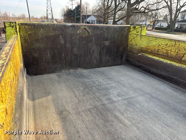 image for item ER0364 1999 International 4900 dump truck