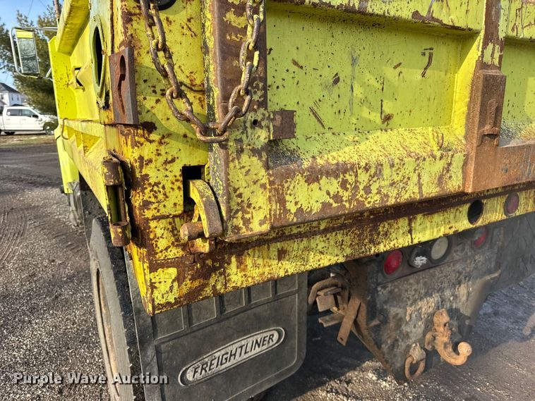 image for item ER0364 1999 International 4900 dump truck