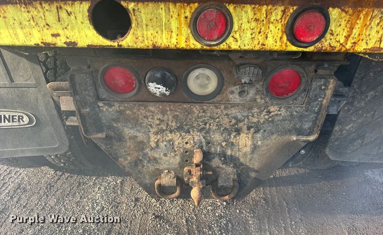 image for item ER0364 1999 International 4900 dump truck