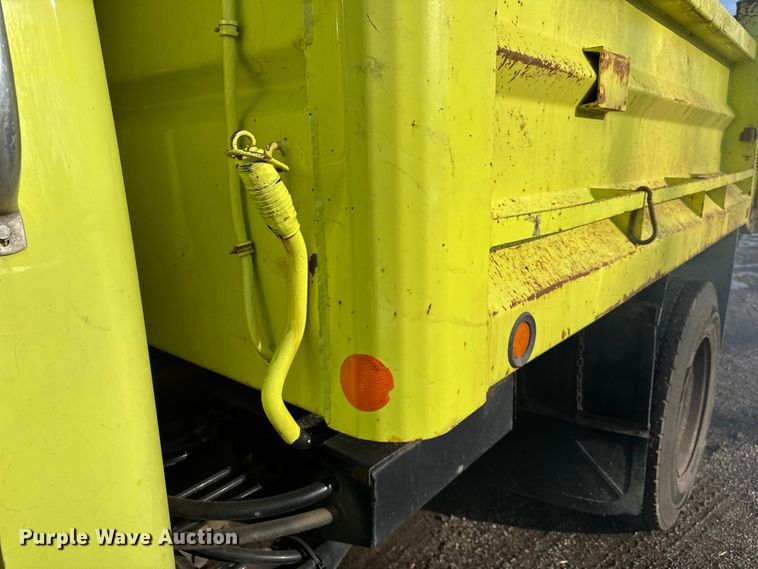 image for item ER0364 1999 International 4900 dump truck