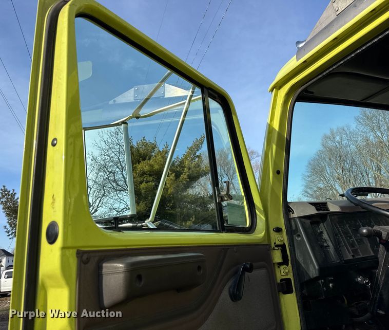 image for item ER0364 1999 International 4900 dump truck