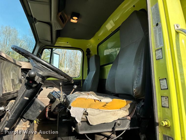 image for item ER0364 1999 International 4900 dump truck