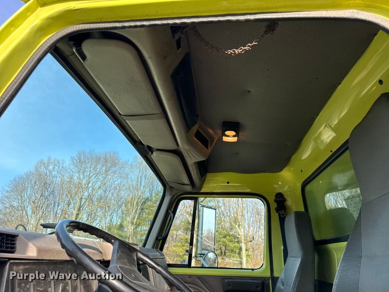 image for item ER0364 1999 International 4900 dump truck