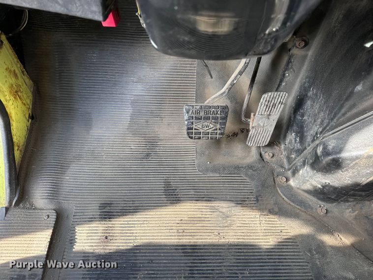 image for item ER0364 1999 International 4900 dump truck