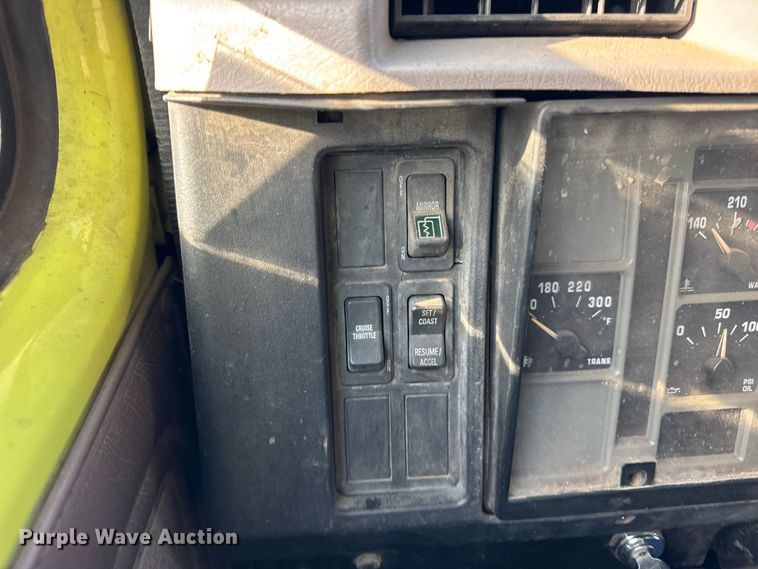 image for item ER0364 1999 International 4900 dump truck