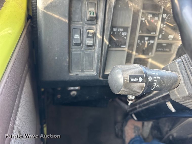 image for item ER0364 1999 International 4900 dump truck