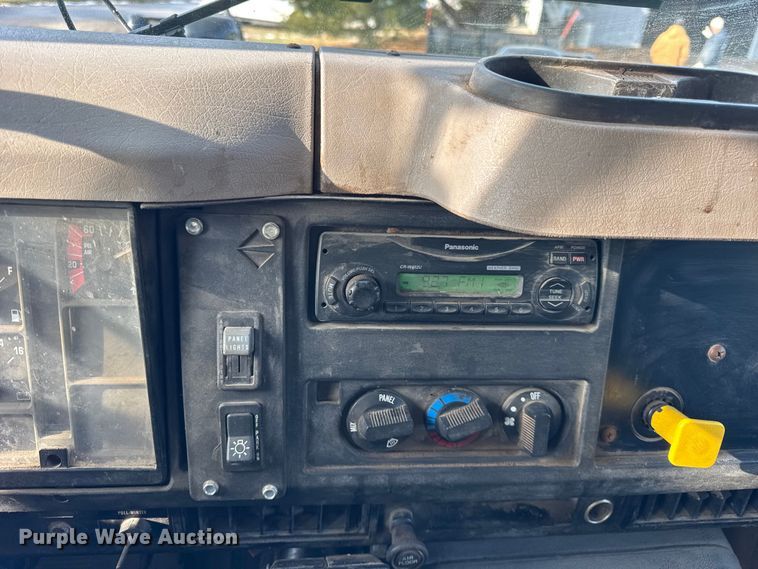 image for item ER0364 1999 International 4900 dump truck