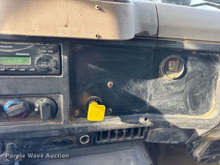 image for item ER0364 1999 International 4900 dump truck