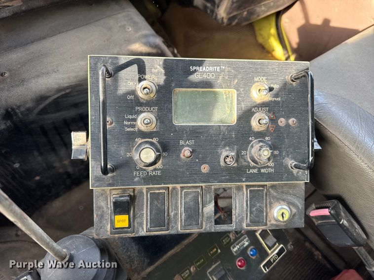 image for item ER0364 1999 International 4900 dump truck