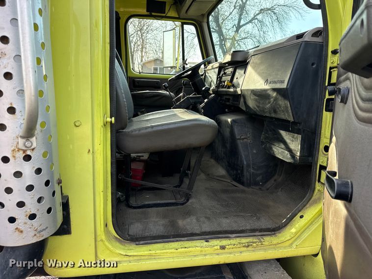 image for item ER0364 1999 International 4900 dump truck