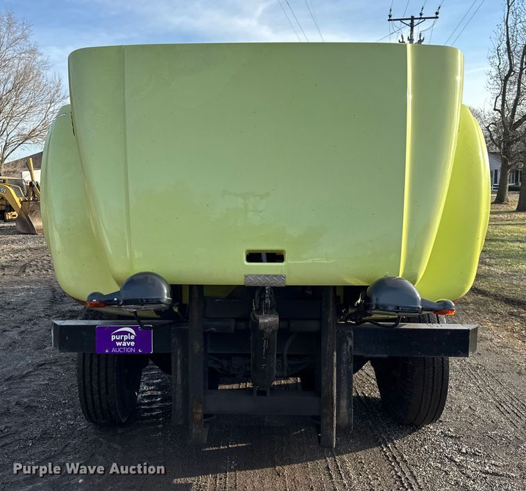 image for item ER0364 1999 International 4900 dump truck