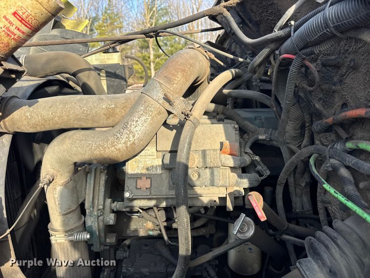 image for item ER0364 1999 International 4900 dump truck