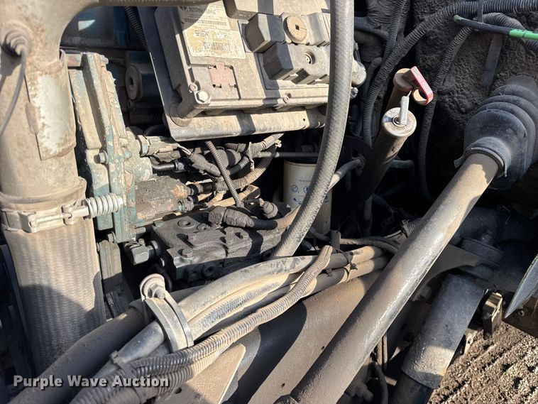 image for item ER0364 1999 International 4900 dump truck