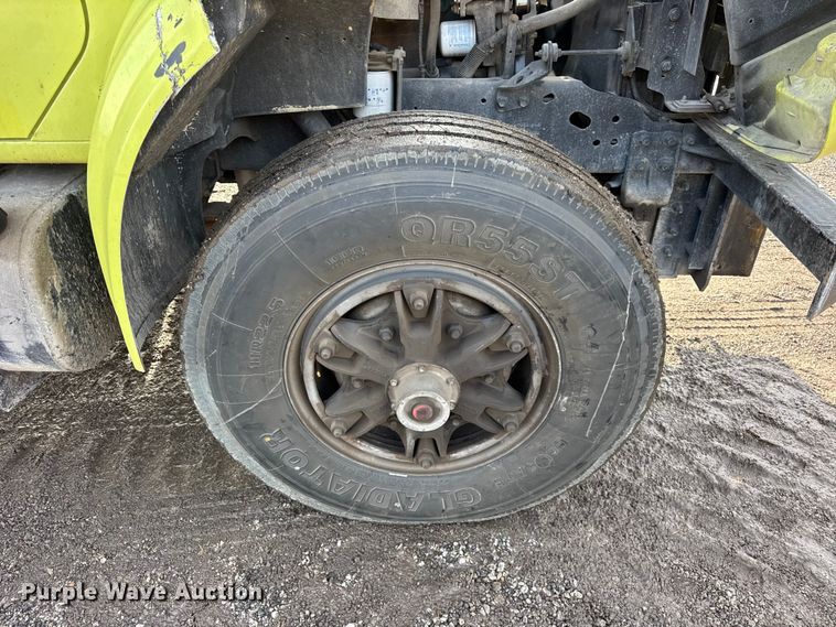 image for item ER0364 1999 International 4900 dump truck