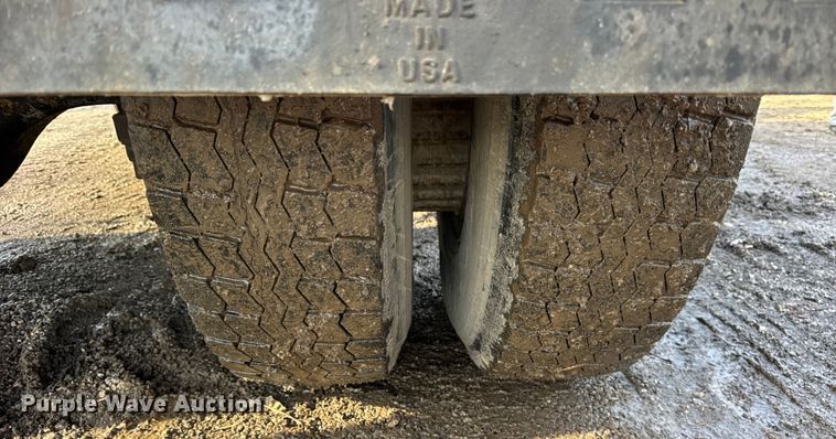 image for item ER0364 1999 International 4900 dump truck