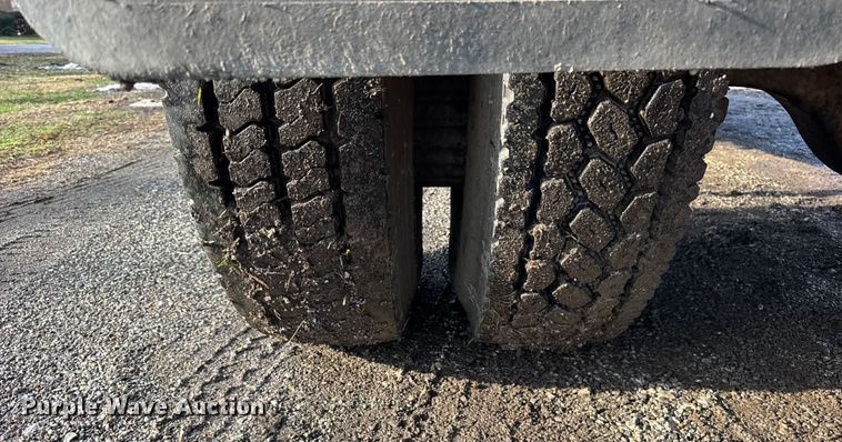 image for item ER0364 1999 International 4900 dump truck