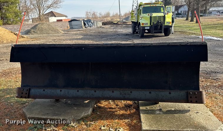 image for item ER0364 1999 International 4900 dump truck