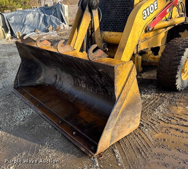 image for item ER0365 1998 John Deere 310E backhoe