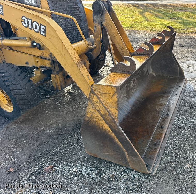 image for item ER0365 1998 John Deere 310E backhoe