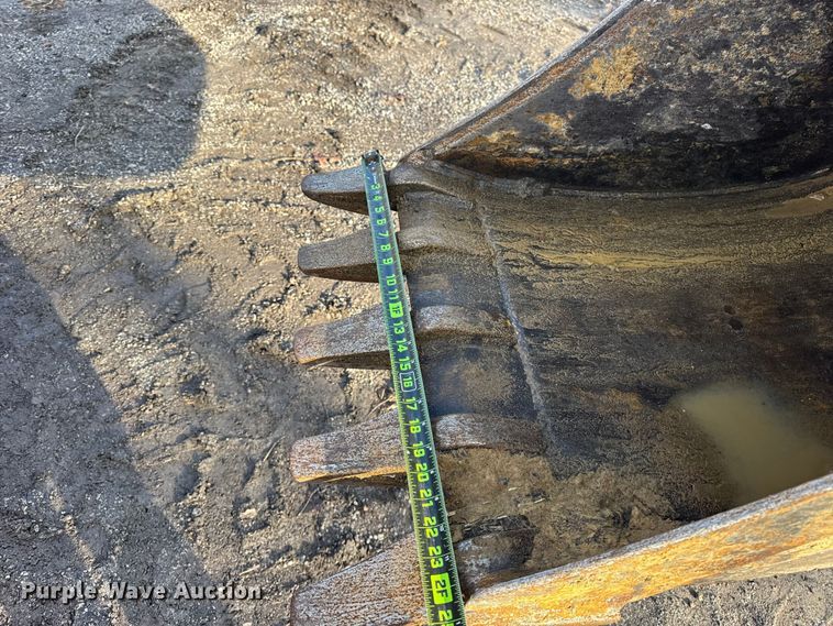 image for item ER0365 1998 John Deere 310E backhoe