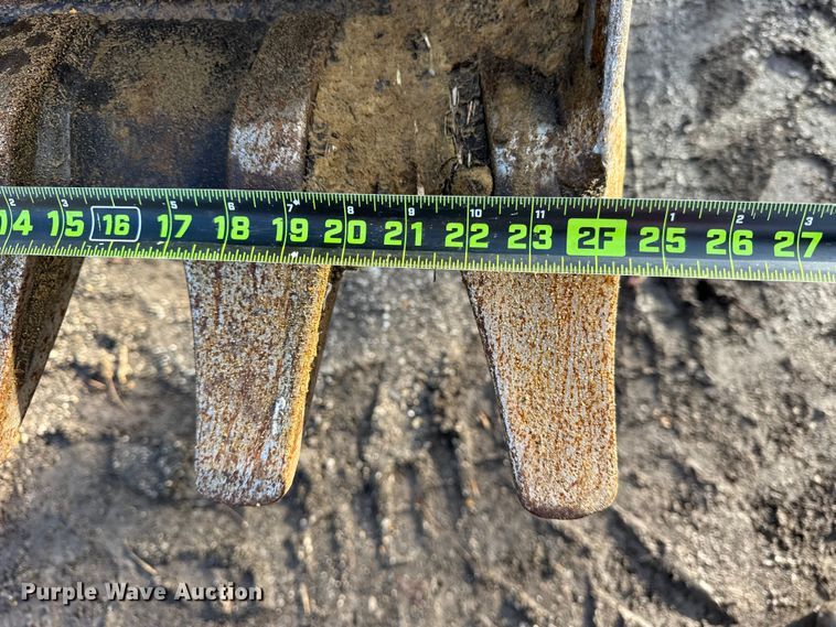 image for item ER0365 1998 John Deere 310E backhoe