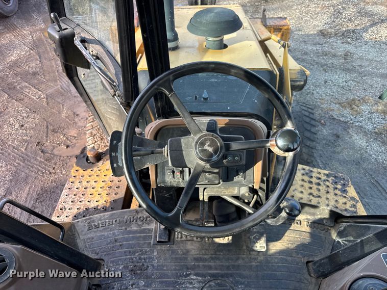 image for item ER0365 1998 John Deere 310E backhoe