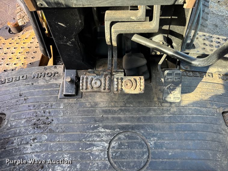 image for item ER0365 1998 John Deere 310E backhoe