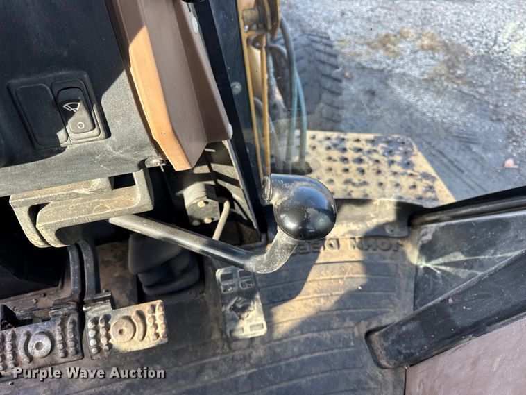 image for item ER0365 1998 John Deere 310E backhoe
