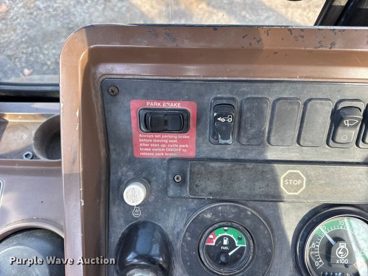 image for item ER0365 1998 John Deere 310E backhoe