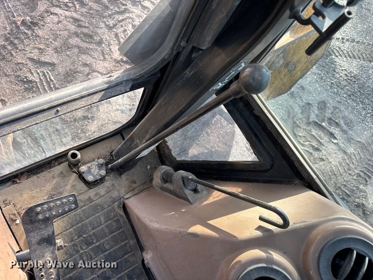 image for item ER0365 1998 John Deere 310E backhoe