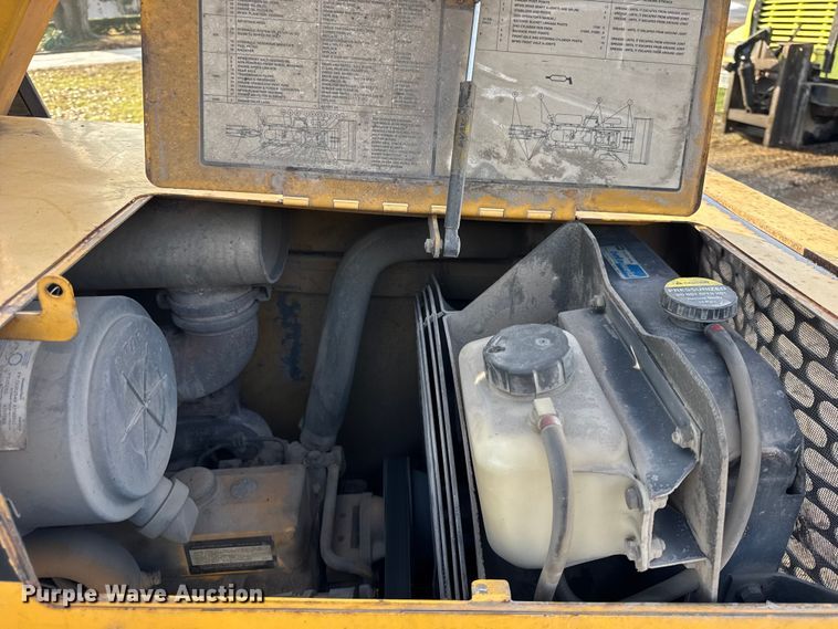 image for item ER0365 1998 John Deere 310E backhoe