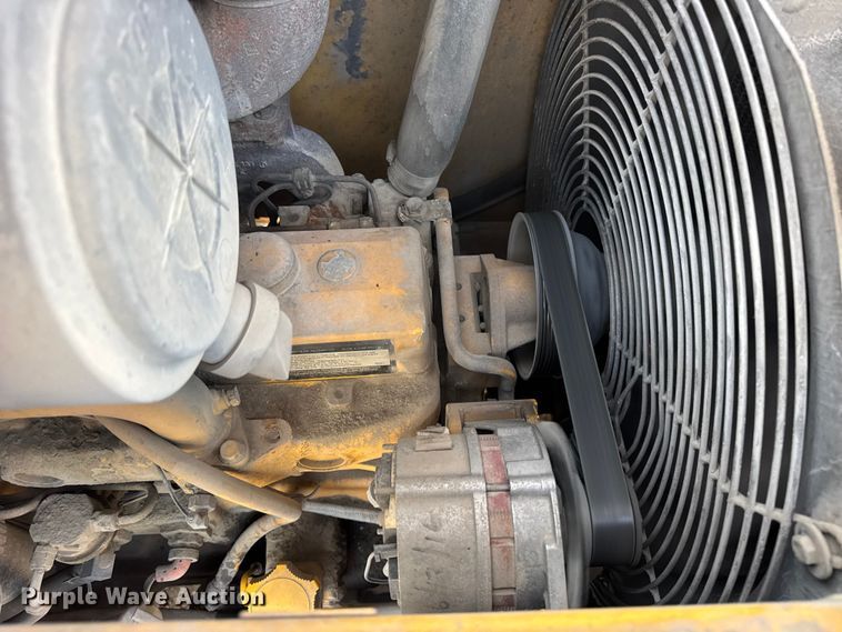 image for item ER0365 1998 John Deere 310E backhoe